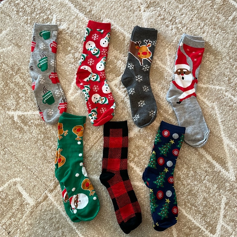 New Without Tags Seven Pair of Assorted Holiday Christmas Crew Socks Size 4-10
